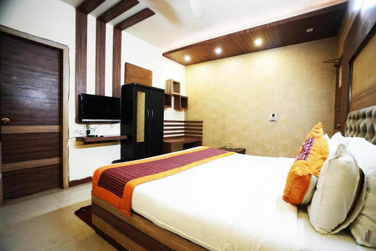 Hotel Classic Нью-Дели Экстерьер фото
