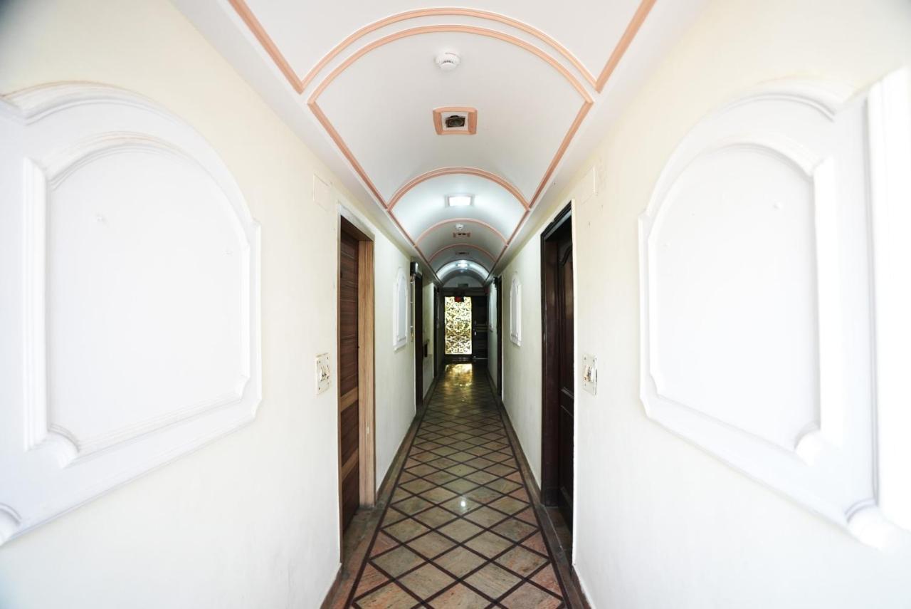 Hotel Classic Нью-Дели Экстерьер фото